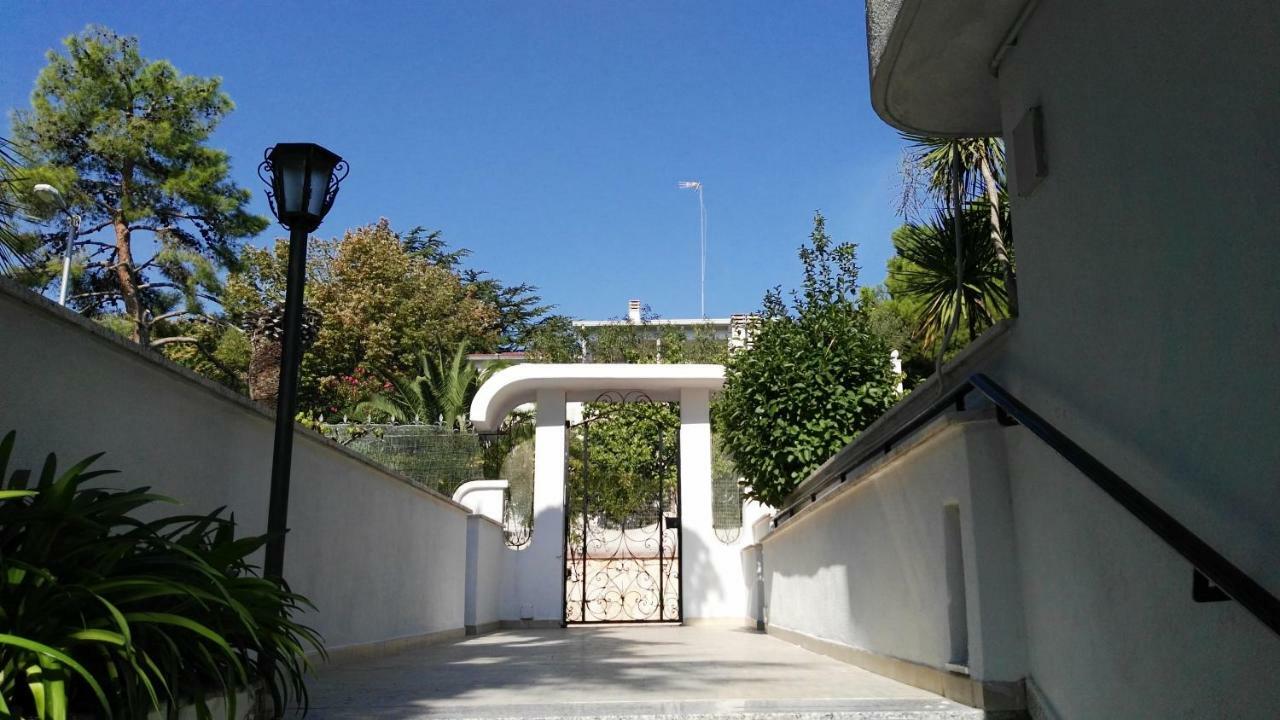 Villa Mary - Apartments ตรานิ ภายนอก รูปภาพ